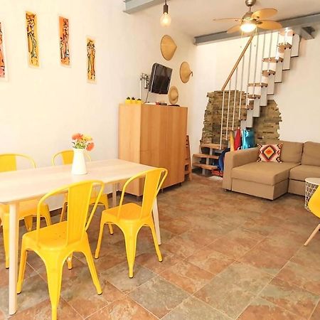 Lovelystay - Yellow Submarine House Lagos Bagian luar foto