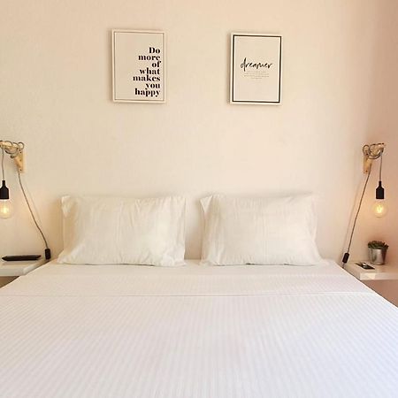 Lovelystay - Yellow Submarine House Lagos Bagian luar foto