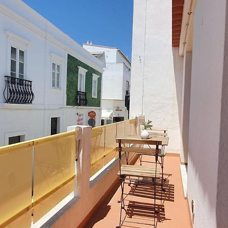 Lovelystay - Yellow Submarine House Lagos Bagian luar foto