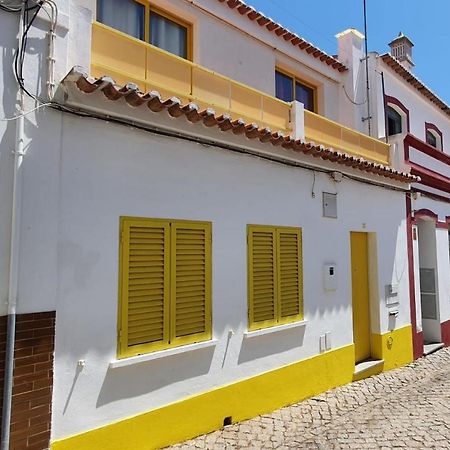 Lovelystay - Yellow Submarine House Lagos Bagian luar foto