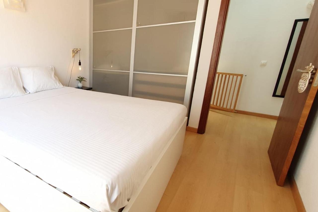 Lovelystay - Yellow Submarine House Lagos Bagian luar foto