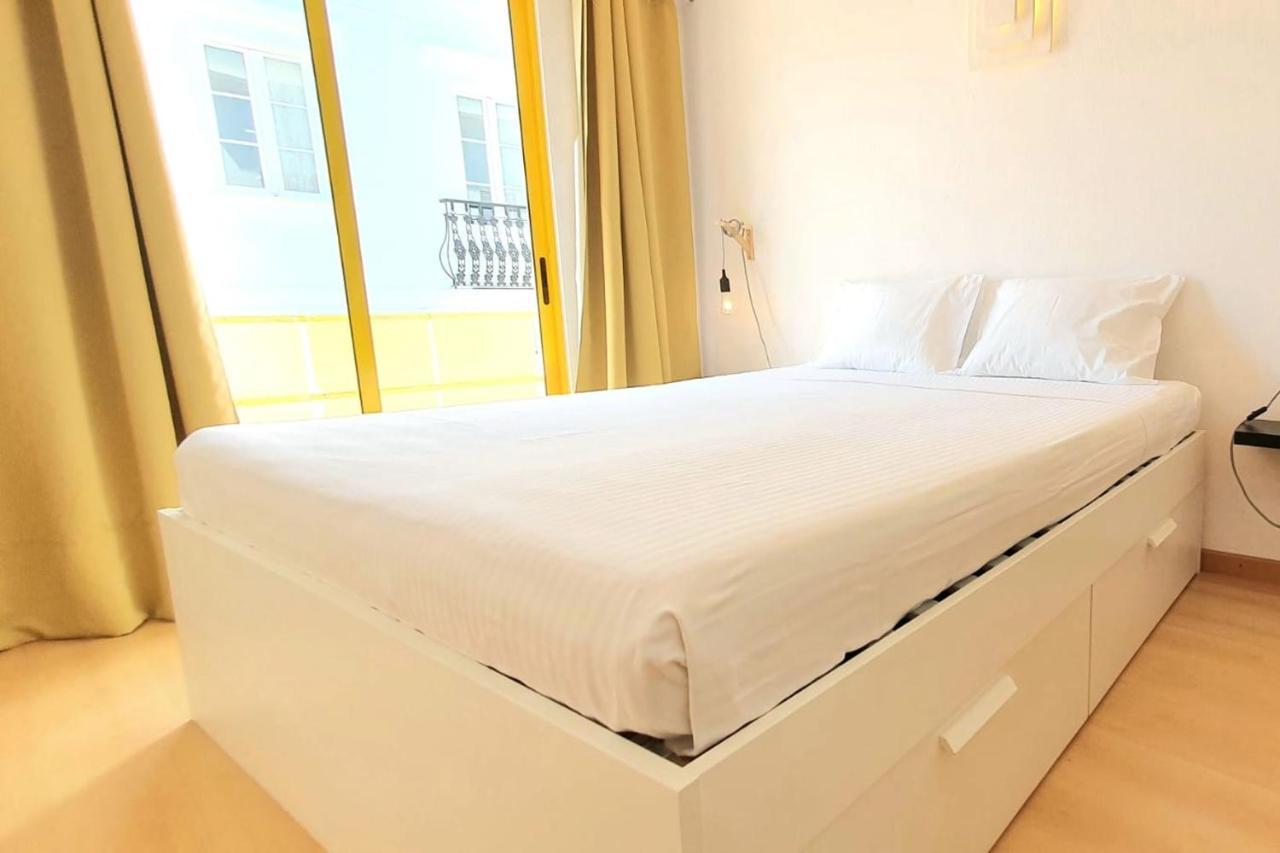 Lovelystay - Yellow Submarine House Lagos Bagian luar foto