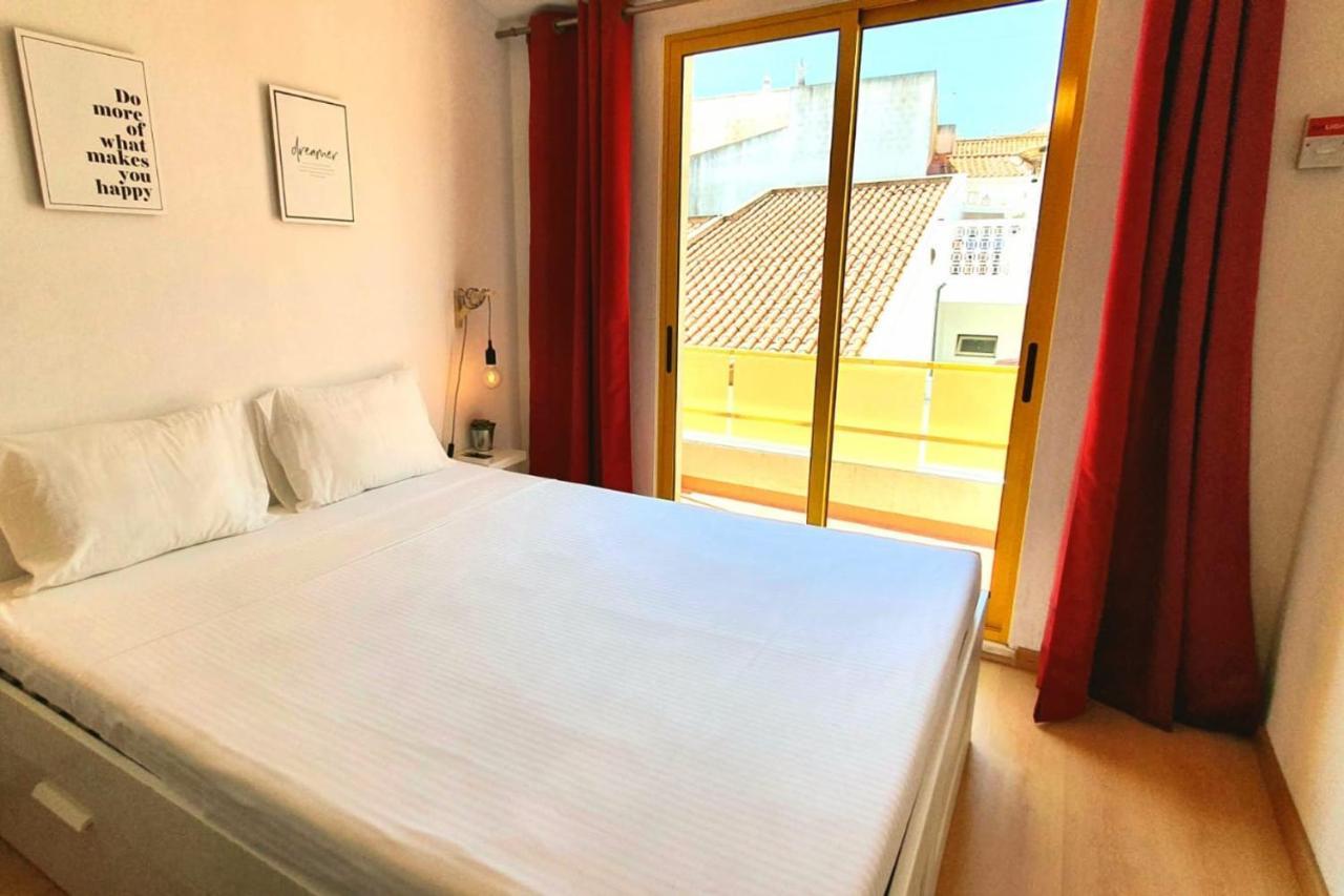 Lovelystay - Yellow Submarine House Lagos Bagian luar foto