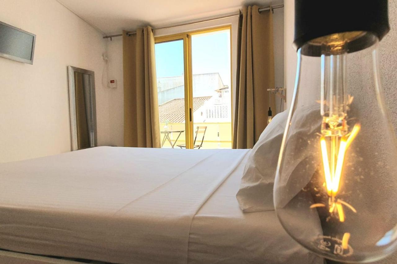 Lovelystay - Yellow Submarine House Lagos Bagian luar foto