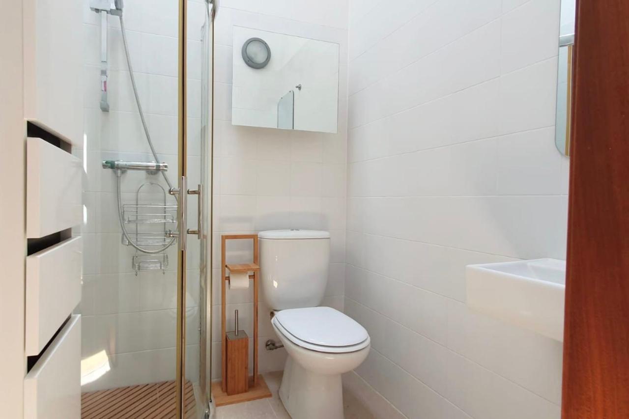 Lovelystay - Yellow Submarine House Lagos Bagian luar foto