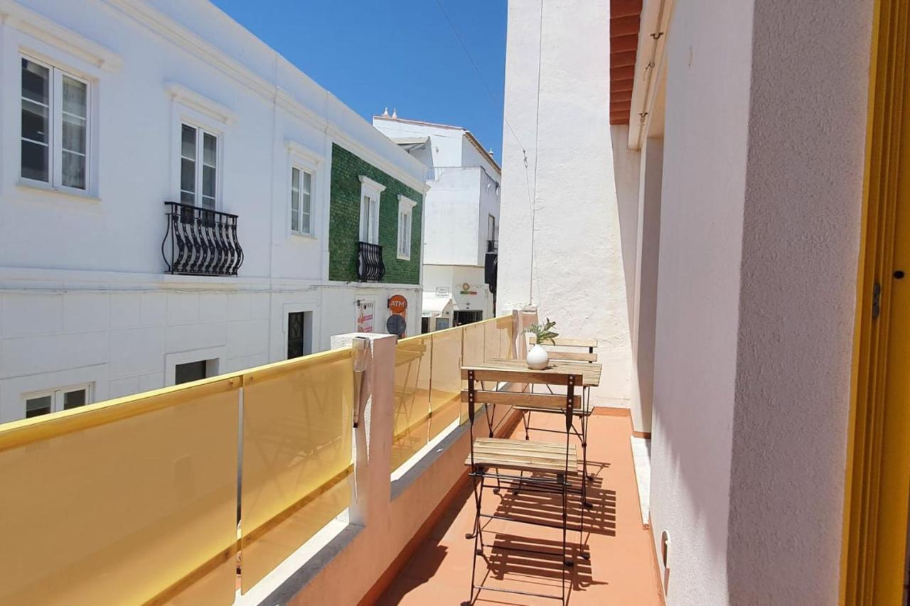Lovelystay - Yellow Submarine House Lagos Bagian luar foto