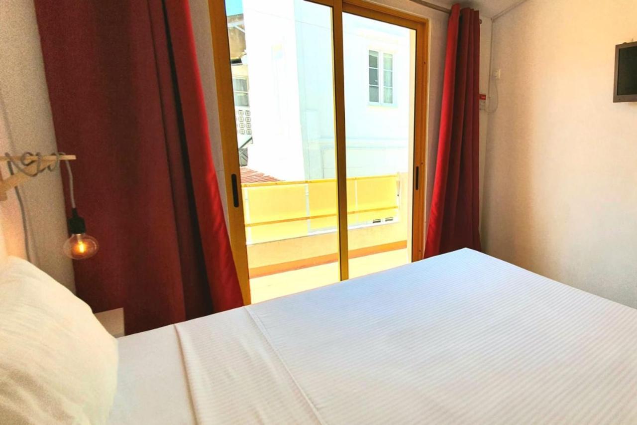 Lovelystay - Yellow Submarine House Lagos Bagian luar foto