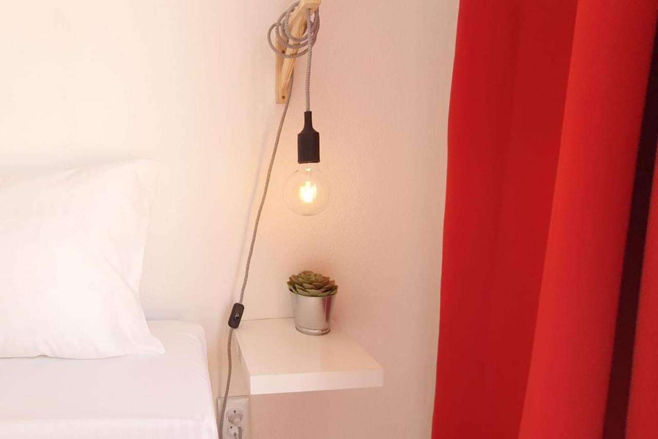 Lovelystay - Yellow Submarine House Lagos Bagian luar foto