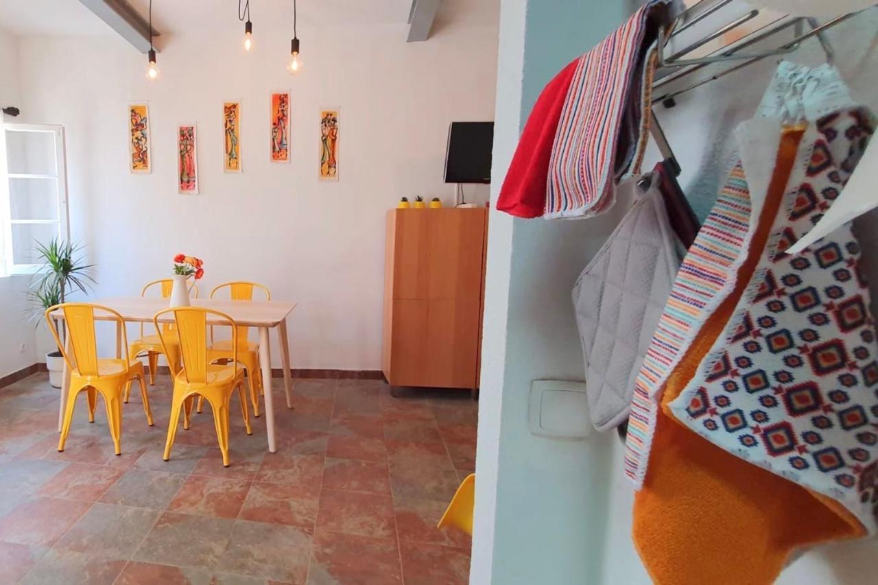 Lovelystay - Yellow Submarine House Lagos Bagian luar foto
