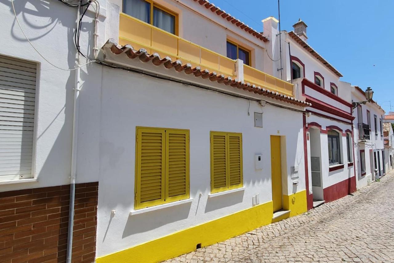 Lovelystay - Yellow Submarine House Lagos Bagian luar foto