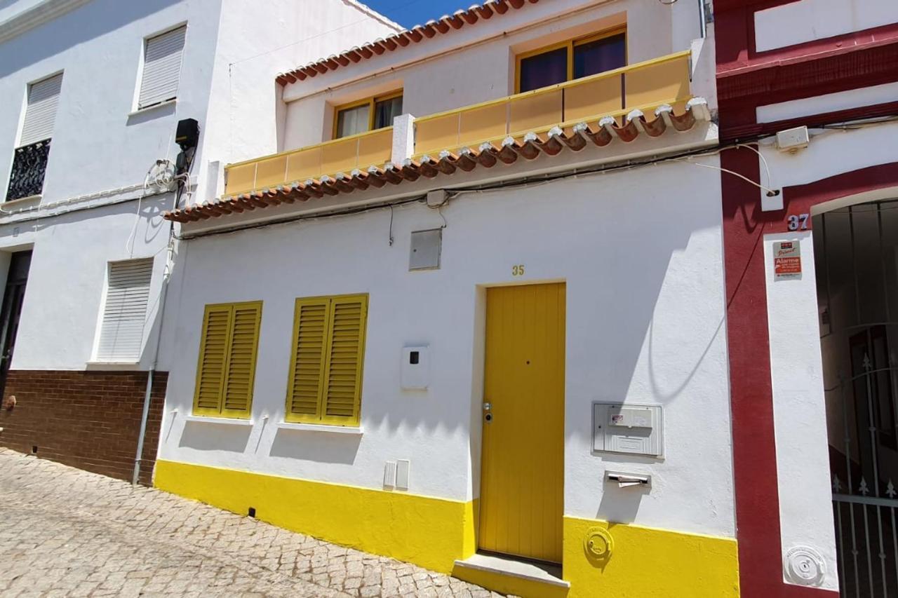 Lovelystay - Yellow Submarine House Lagos Bagian luar foto