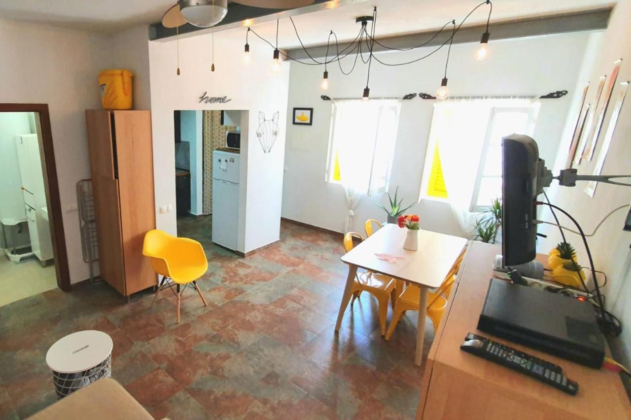 Lovelystay - Yellow Submarine House Lagos Bagian luar foto